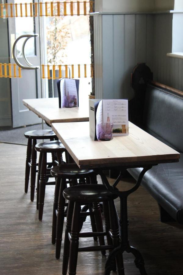 The Prince Of Wales Reigate Bagian luar foto