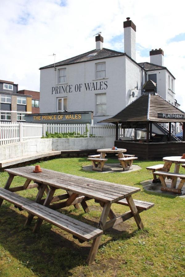 The Prince Of Wales Reigate Bagian luar foto